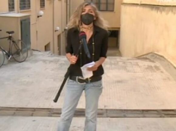 Rai 1 aggredita la giornalista di Matano: “Aiutami a non farti ammazzare”