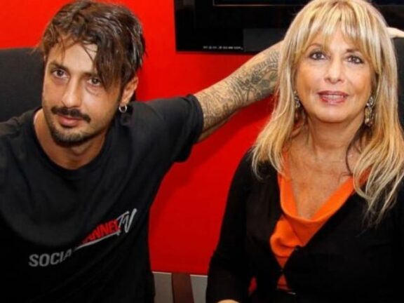 Fabrizio Corona, Gabriella (la mamma) approda in TV per…