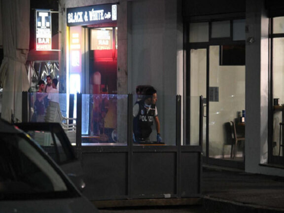 Spari nella notte: ferito un 53enne, in fuga l’assalitore