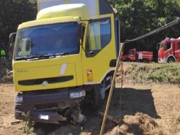 Tragedie lavoro: boscaiolo ucciso da ramo, autista schiacciato da camion