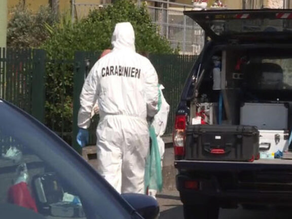 Uccide la moglie a coltellate e poi tenta il suicidio: è grave