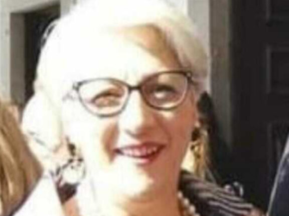 Esce sul balcone di casa e precipita nel vuoto: morta la maestra Felicetta