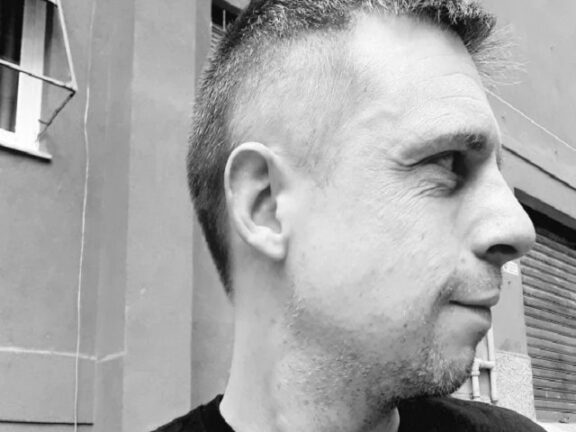 Trovati due corpi: il figlio muore per malore, la madre muore di fame e sete