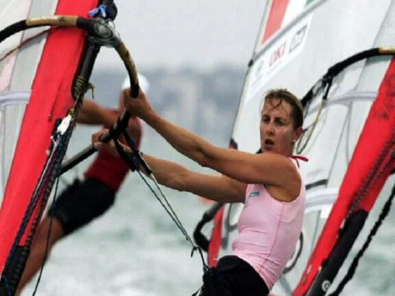 Muore a 43 anni per emorragia cerebrale campionessa di windsurf