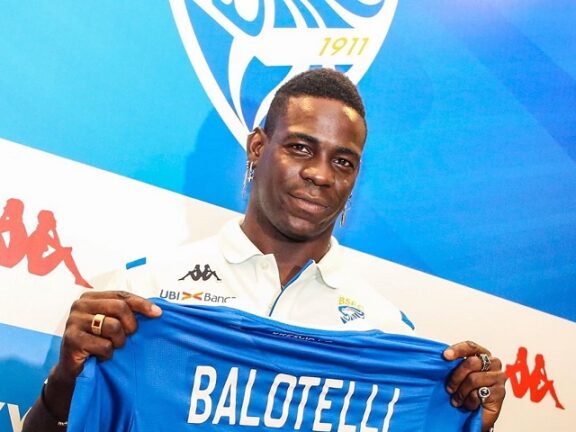 Mario Balotelli lite social con la madre di suo figlio