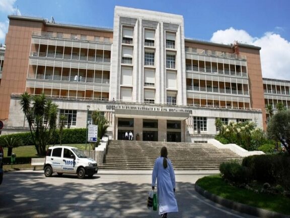 Impiantato al Monaldi primo cuore bioartificiale totale