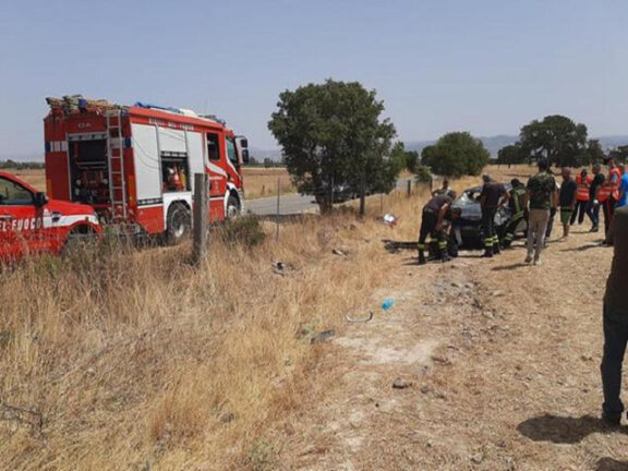 Auto si ribalta: morto un uomo di 49 anni