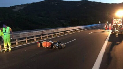 Chiari, perde il controllo dello scooter e si schianta contro un palo: morto 14enne