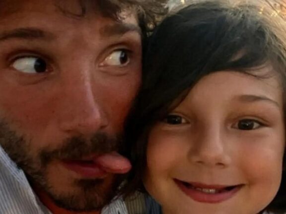 Stefano De Martino che bordata: “Essere padre è il compito…”