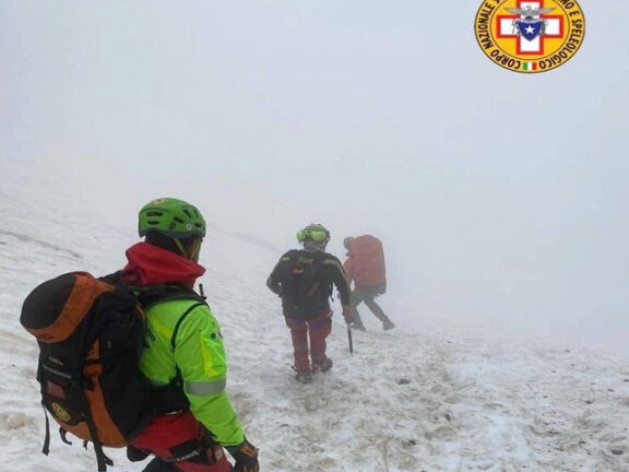 Escursionista precipita e muore: fitta nebbia impedisce recupero salma