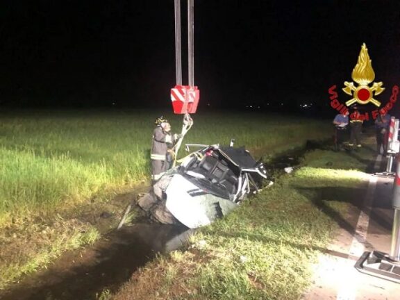 Precipita con auto di notte nel fossato, muore donna 51enne