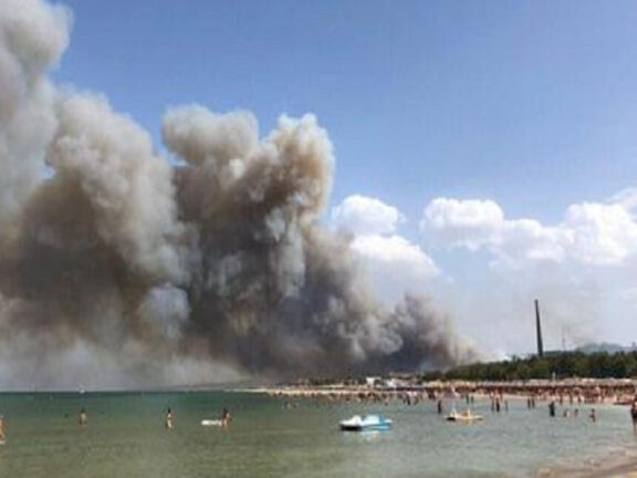 Incendio a Pescara: feriti e bagnanti in fuga