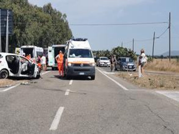 Tragico incidente: muore una ragazza, cinque i feriti gravi