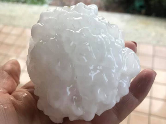 Maltempo al nord-est: grandinata estrema all’alba