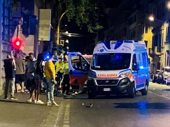 Scooter travolge monopattino: un morto e due feriti gravi