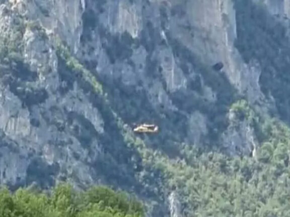 Tragedia alla Gola della Rossa: guida precipita e muore