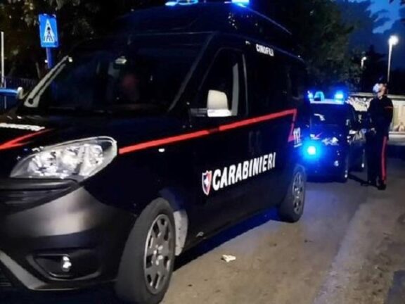 Uomo trovato morto in casa dopo 5 giorni. Figlia dà allarme