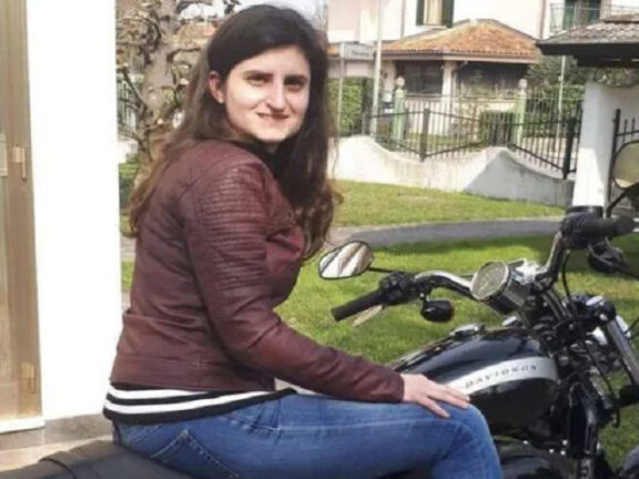 Incidente frontale nella notte: Giulia muore a 29 anni