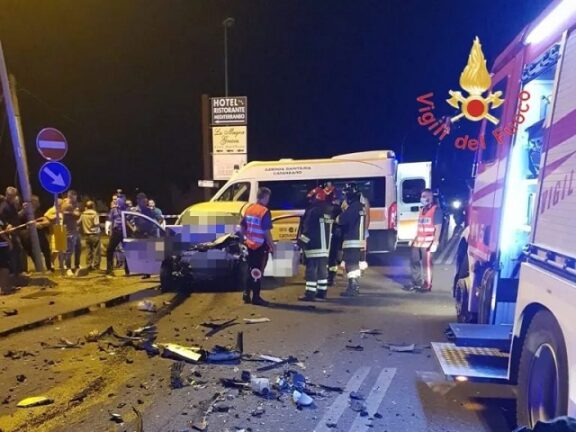 Incidente stradale: morti sul colpo due vigilanti