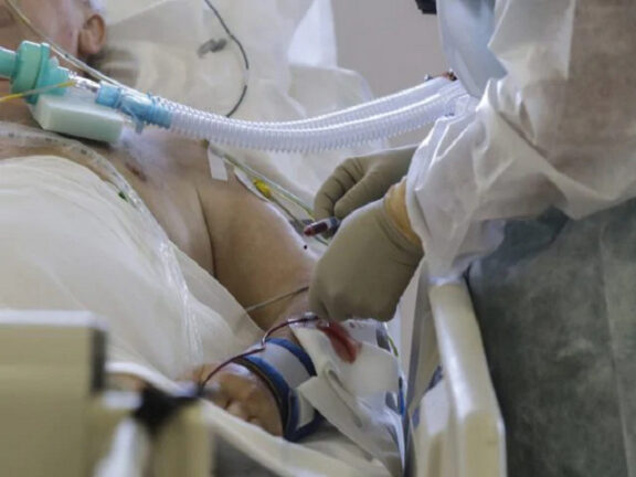 Infermiera no vax la contagia: muore in ospedale