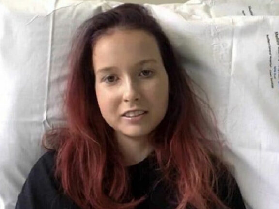 Laura muore a 14 anni di tumore: aiutava pazienti su YouTube