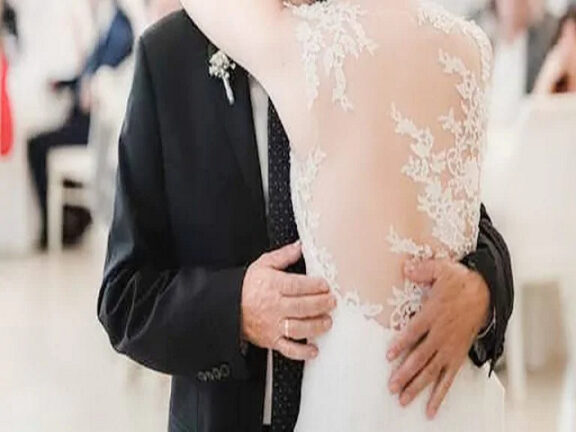 Padre sposa muore al matrimonio mentre balla con la figlia