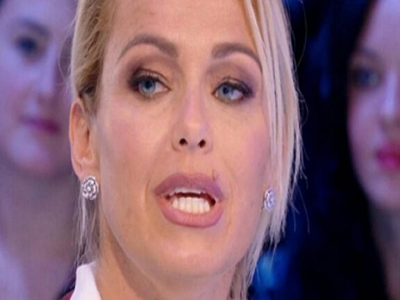 Sonia Bruganelli contro Giucas Casella : “Resterei ma non può…”