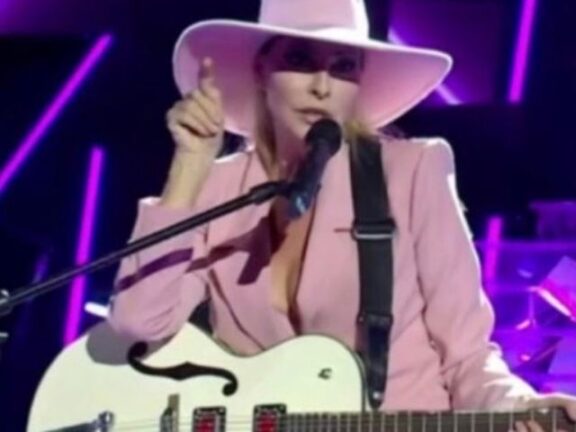 Stefania Orlando che botta: “Fischiate pure tanto non…’