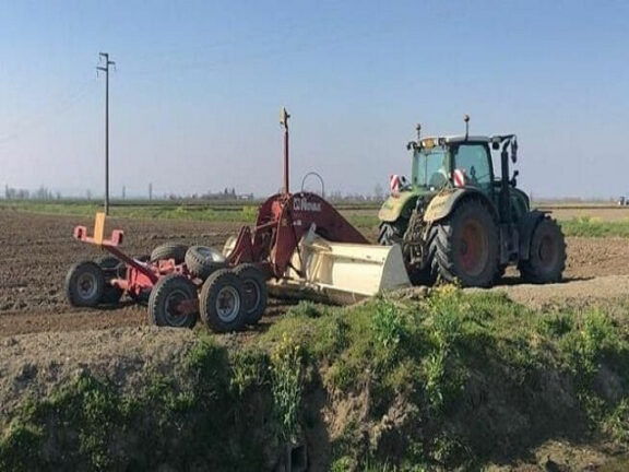 Agricoltore muore schiacciato dal trattore: lavorava nei campi