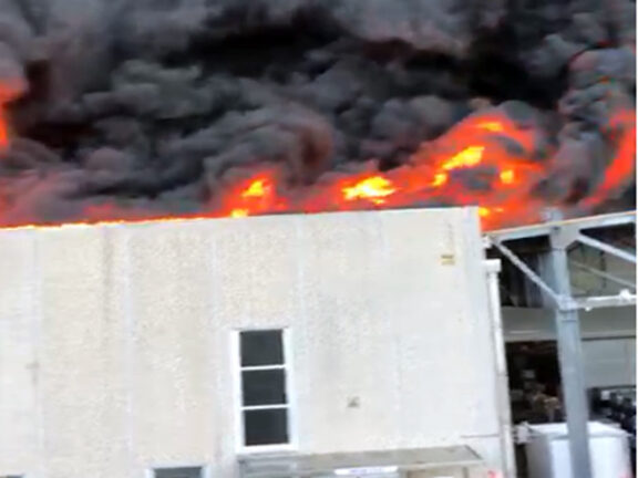 Disastro ecologico in Valle Caudina: brucia azienda logistica