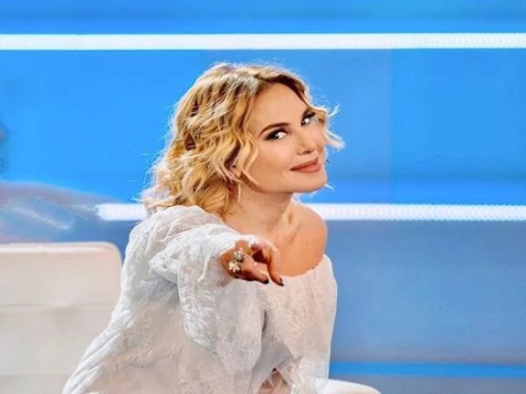Barbara D’Urso corteggiata da Sky: lascia Mediaset