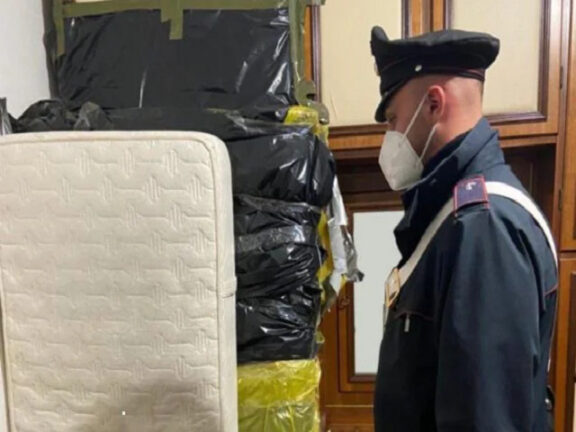 Cadavere della madre nell’armadio: per incassare la pensione