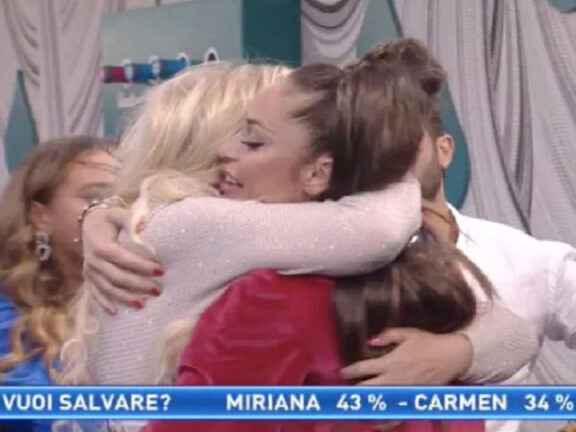 Grande Fratello: Raffaella Fico eliminata. Ainett, Soleil e Carmen Russo in nomination