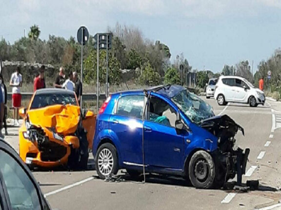 Incidente fra autovetture: due morti e un ferito