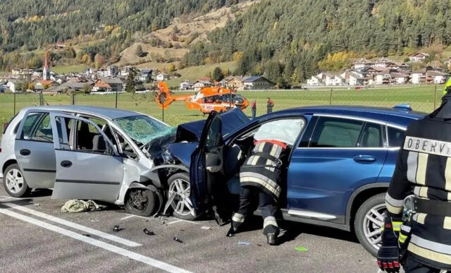Incidente stradale: un morto e due feriti nello schianto
