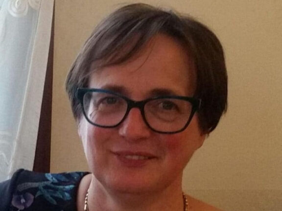 Operaia muore dopo tre giorni di agonia: incastrata col camice