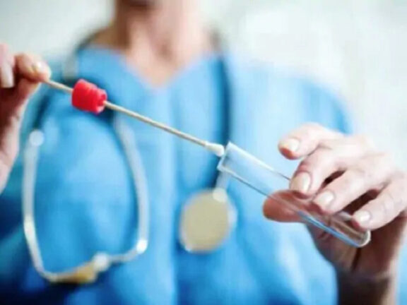 Parroci pagano i tamponi ai no vax: i conti non tornano