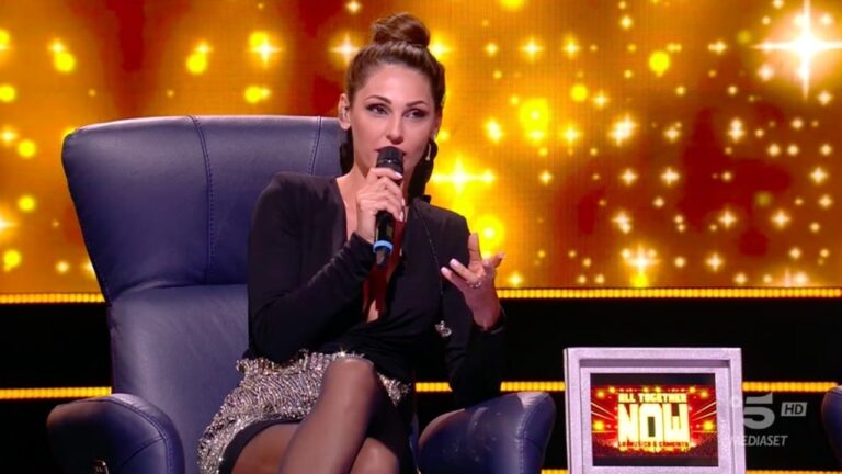 Anna Tatangelo sbotta in diretta tv: “Tette rifatte, ma basta…”