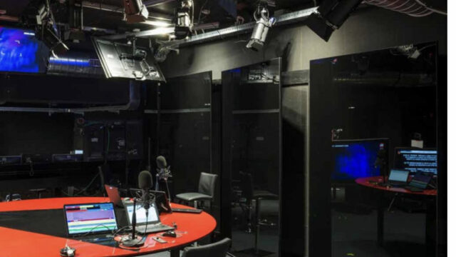 RTL102.5 la sede romana al buio per 19 ore: scandalo nella Capitale