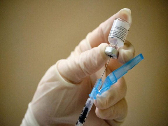 Speranza annuncia richiamo vaccino anti Covid dopo 5 mesi