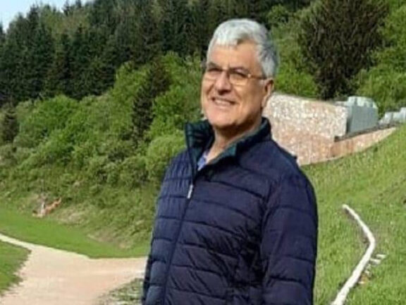 Uomo cade e muore mentre taglia un ramo