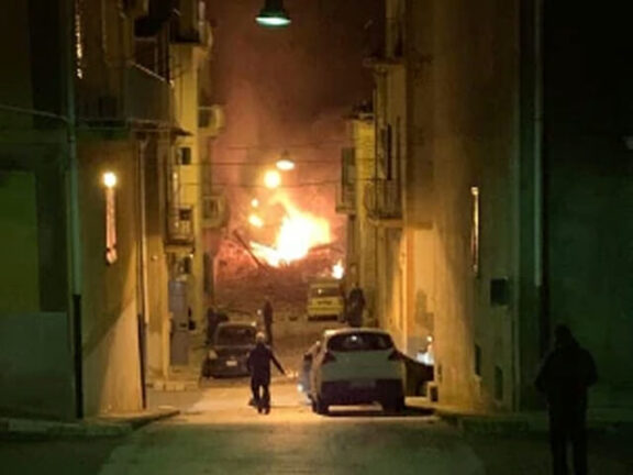 8 dispersi, tra cui 3 bambini sotto le macerie di una palazzina