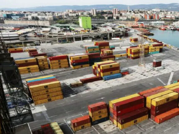 Dramma sul lavoro: operaio muore schiacciato dalla gru