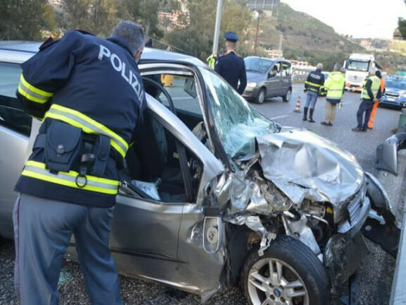 Incidente in tangenziale. Morta una donna di 68 anni