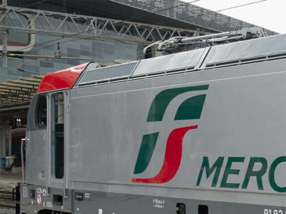 Macchinista muore sul lavoro schiacciato dal treno