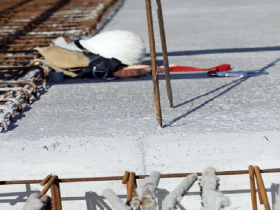 Operaio di 59 anni muore cadendo dall’impalcatura