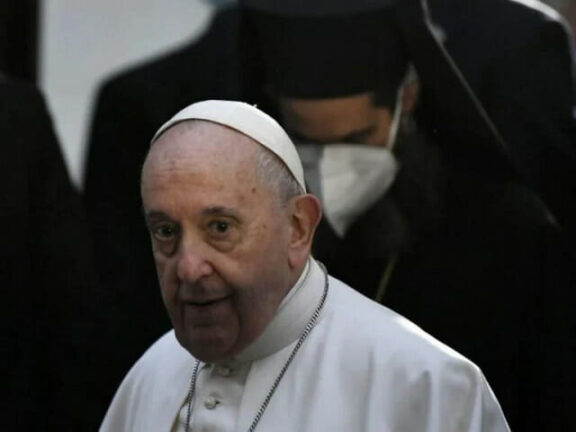 Papa Francesco aggredito ad Atene