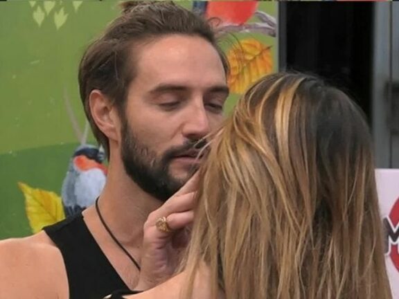 Alex e Soleil ancora più intimi: “Più fuggi e più ti prendo”