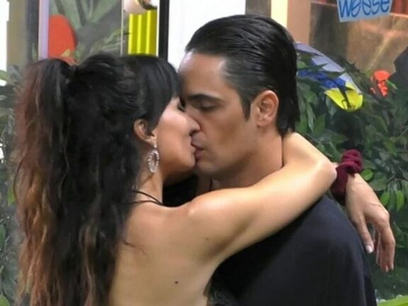 Miriana Trevisan spettacolo infuocato con Biagio…