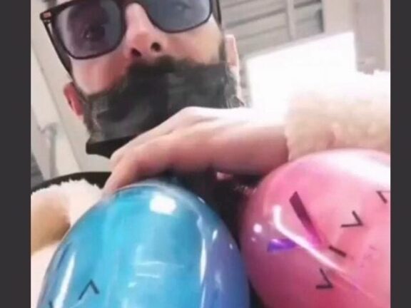 Aviva fa brindare i vip (e non solo) a Natale. Boom di tag su Instagram